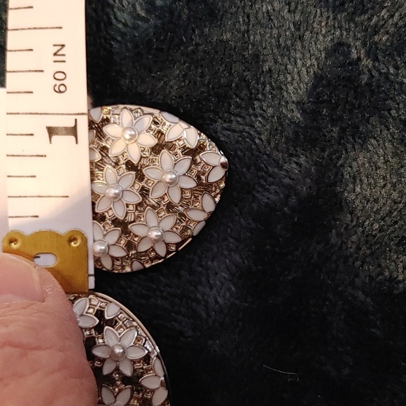 NWT Floral & Silver Tone Heart Earrings - Picture 7 of 7